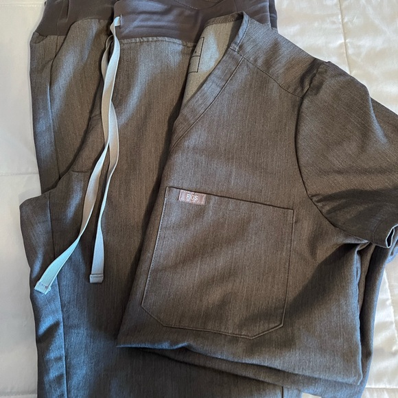 Figs Gray Women's Joggers and Top Set Small / Tall EUC - Picture 1 of 9